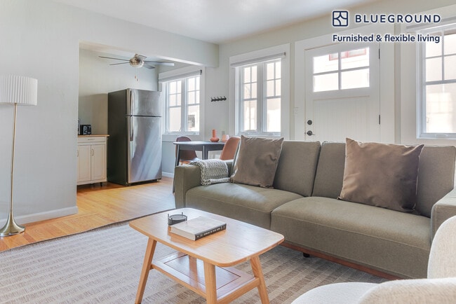 Photo - 327 Hawthorne Ave Unidad FL0-ID2114