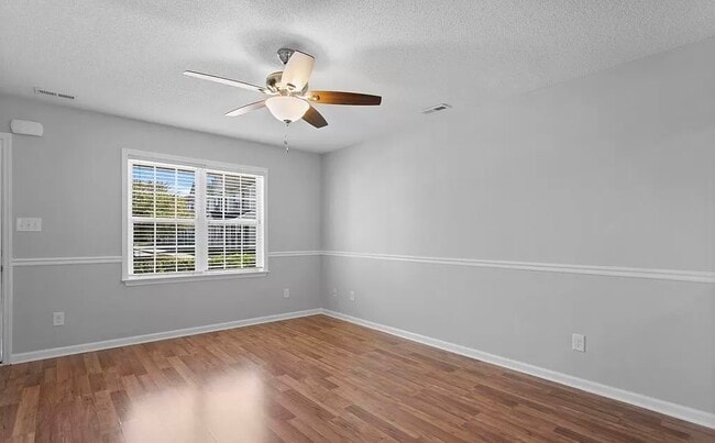 Living Room - 4011 Grandeur Ave