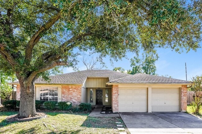 Building Photo - 7202 Skylight Ln