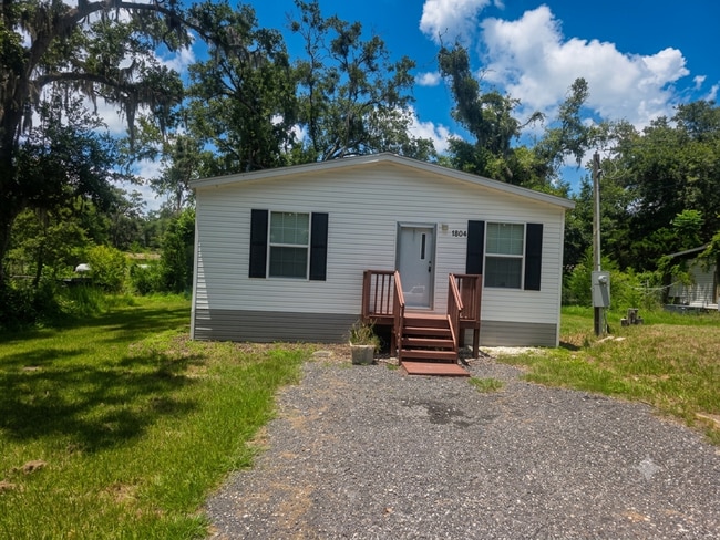 18043 Ferry Ave