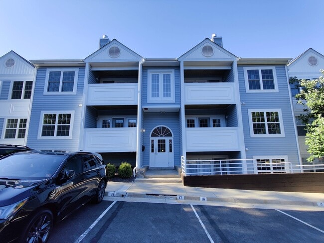 Building Photo - 6425 Apt 303 Unit 303