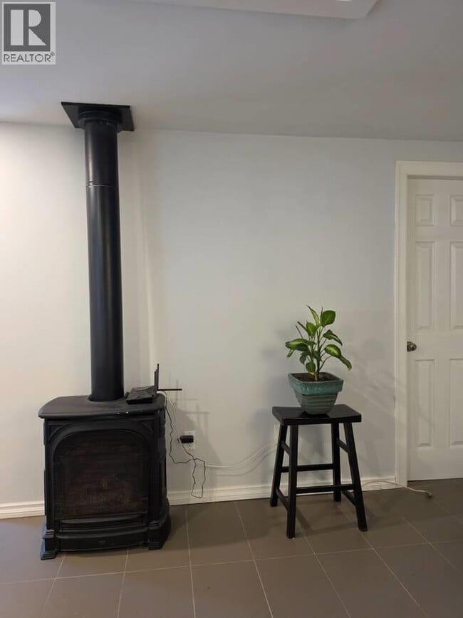 Photo - 737 Robinson St