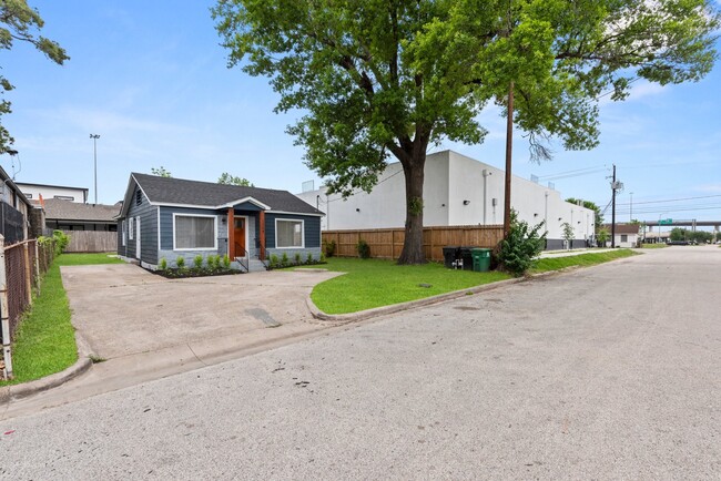 Photo - 1309 Bragg St