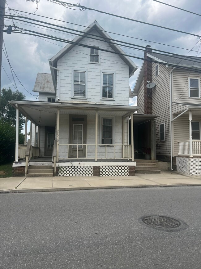 Frente - 225 Poplar St