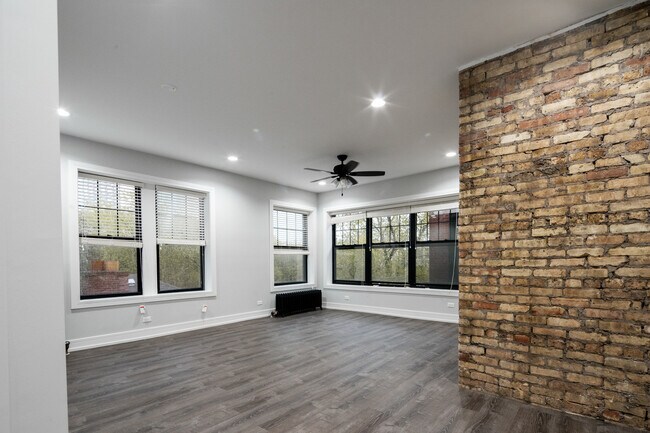 Photo - 1058 W Glenlake Ave Unit 2