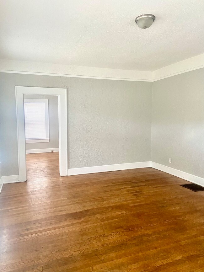 Photo - 420 10th Ave S