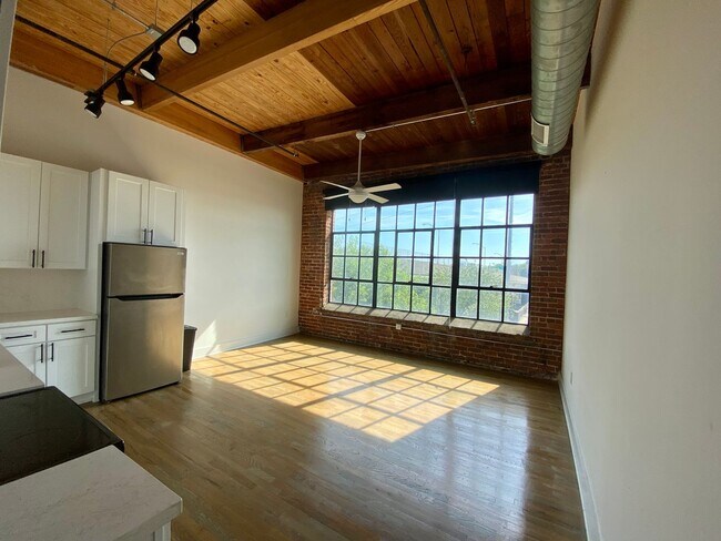 Lofts At Abrams Fixtures