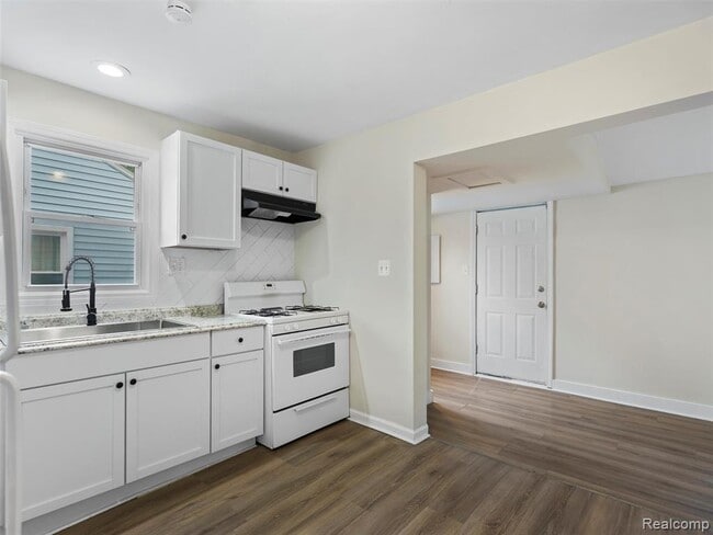 Photo - 7060 Maxwell Ave