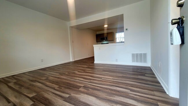 Photo - 1516 W Clara Dr