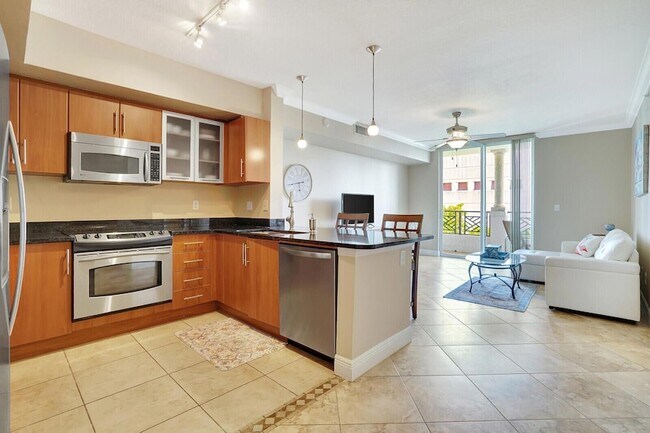 Building Photo - 600 S Dixie Hwy Unit 607 Rental