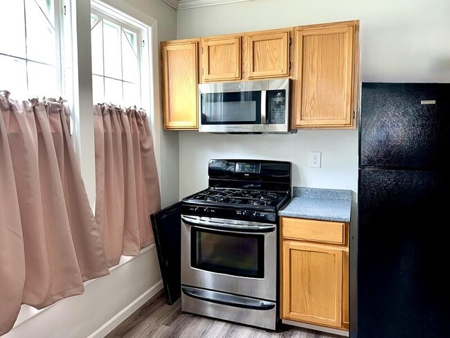 Kitchen (Stove to be replaced)