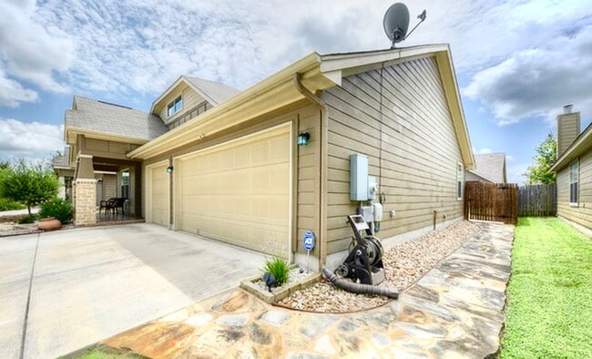 3 car garage!!! - 838 Madison Ave