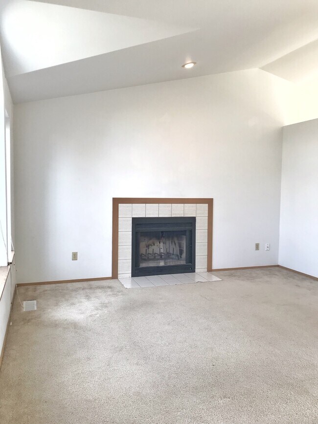 Photo - Great 3 bed with huge yard!