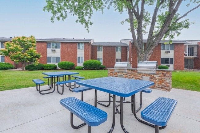Kings Court Manor Apartment Homes
