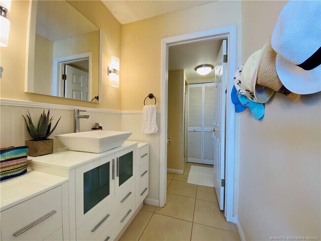 Building Photo - 7380 S Ocean Dr Unit 718A