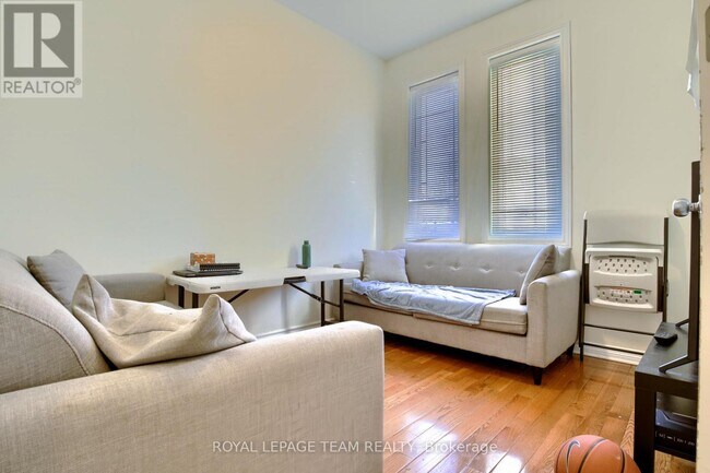 Photo - 254 Moss Grove St