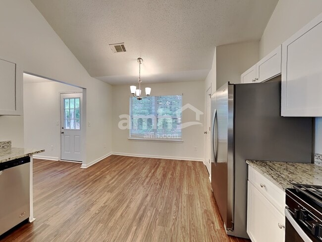 Photo - 375 Ermines Way