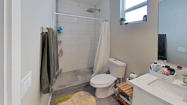 Photo - 5016 54th St