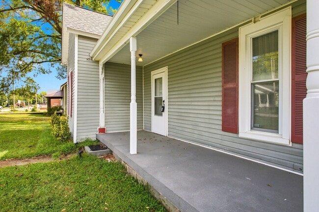 Photo - 102 Locust St
