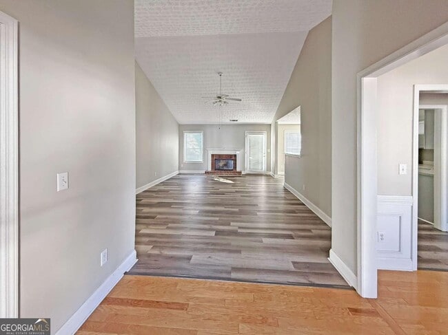 Photo - 3028 Express Ln NE