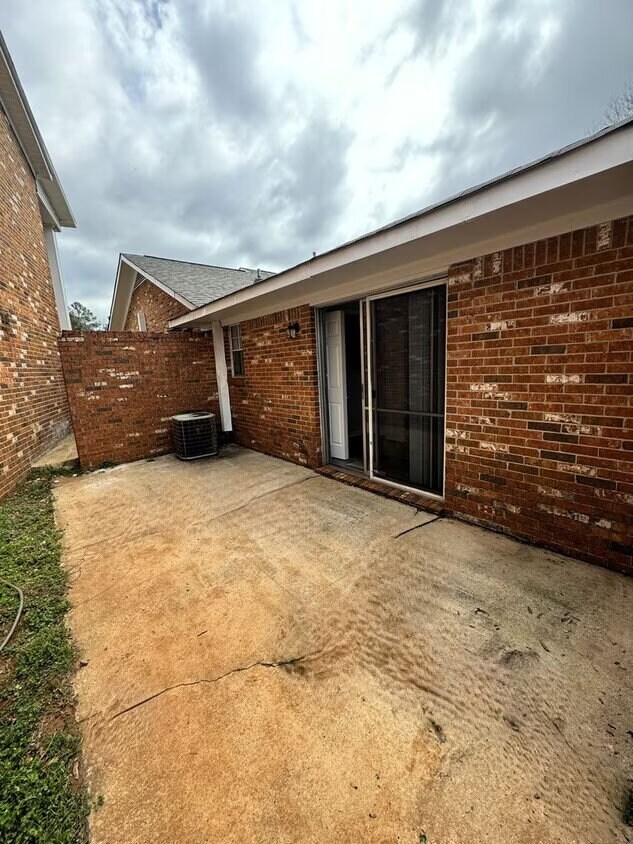 208 Cloverleaf Dr Unidad 3