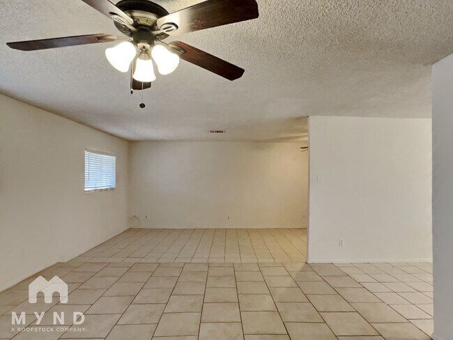 Photo - 5619 N 61st Cir