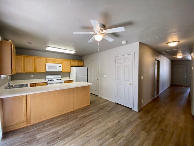 Photo - DARLING PROPERTY FOR RENT IN LAVERKIN!