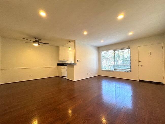 Building Photo - ONE MONTH FREE! Spacious 1 Bedroom in West Hollywood Unit 03