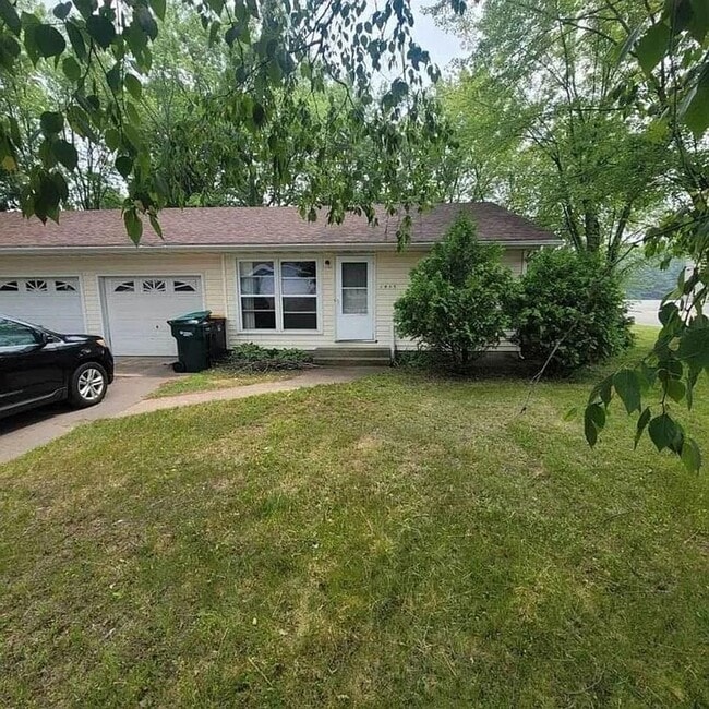 Building Photo - 1403/1405 Daley Avenue Unit 1405