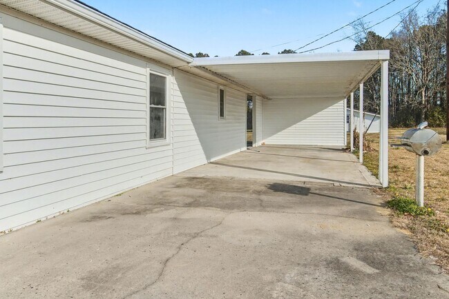 Photo - Completely remodeled 3 br 1 bath located in Evergreen NC east commute to Lumberton, Whiteville, E...