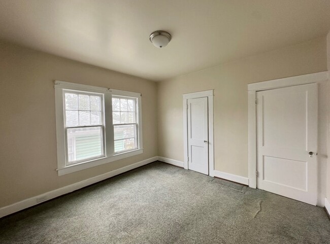 Photo - 1532 Graymont Ave W