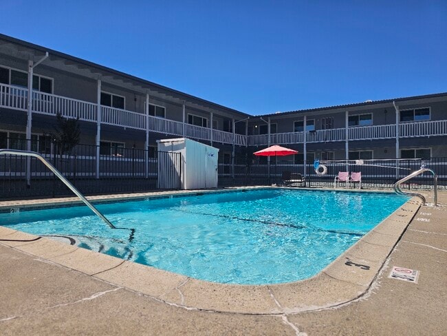Sunrise Apartments Pool