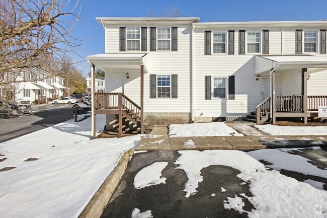 Building Photo - 2023 Weaver Pike Rental