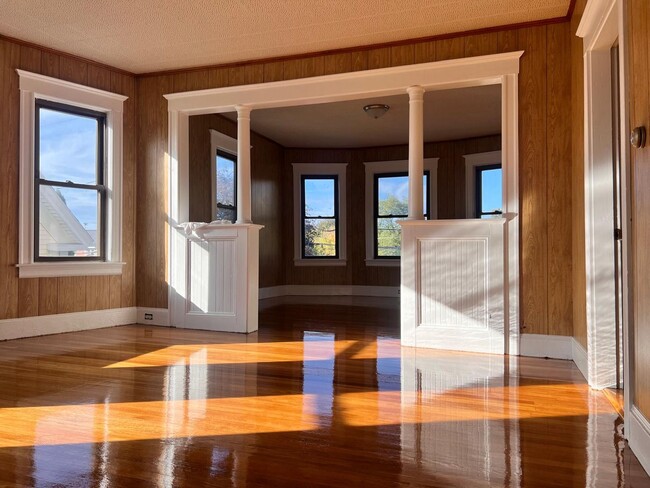 Building Photo - 72-74-74 Maple St Unit 2nd Floor