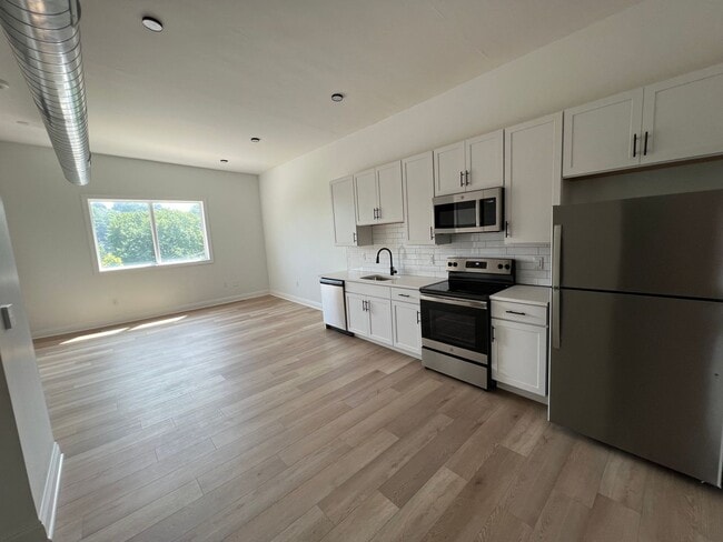 Amazing VIEWS! - Available May 15th - Amazing VIEWS! - Available May 15th Apartment Unit 123 #11