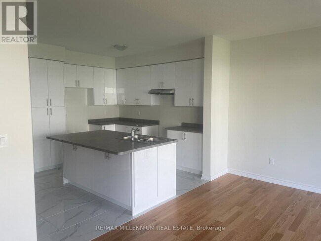 Photo - 16 Tamworth Ter