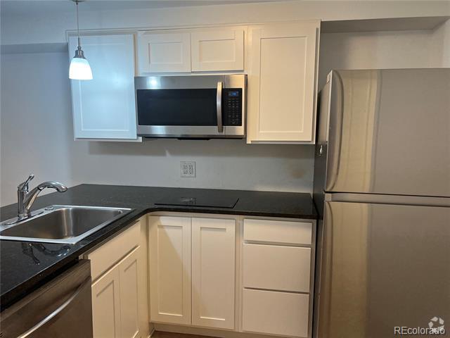 Building Photo - 2100 S High St Rental