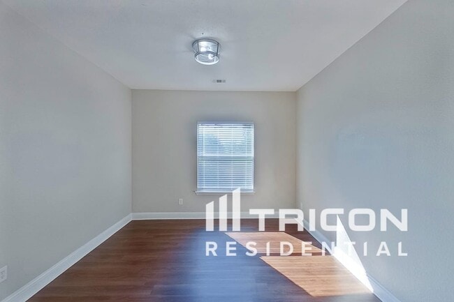 Photo - 101 Redbud Dr