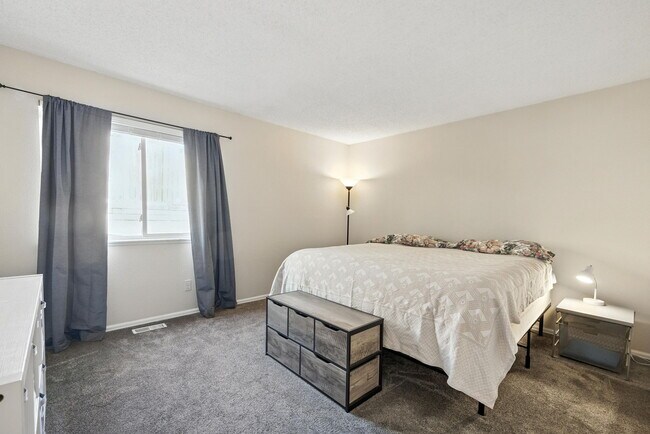 Photo - 972 Columbine Ave