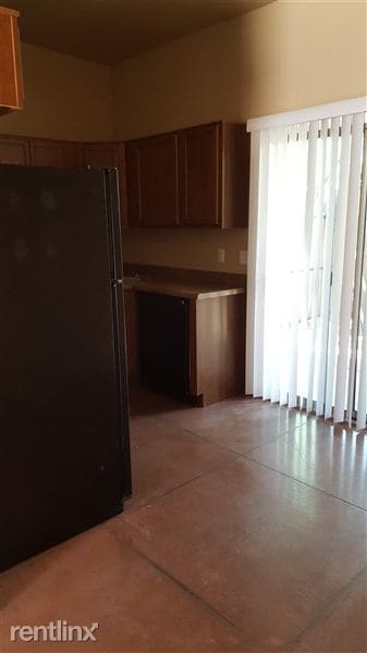 Building Photo - 3331 E Bermuda St