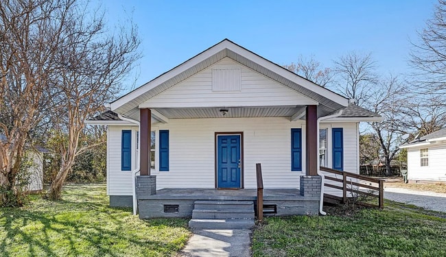 Building Photo - 105 S Elm St
