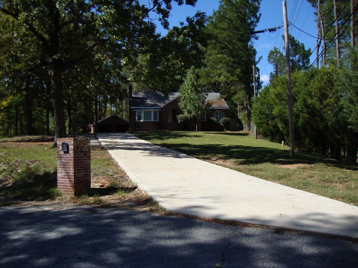 Photo - Perfect blend of city convenience and peacefully country charm