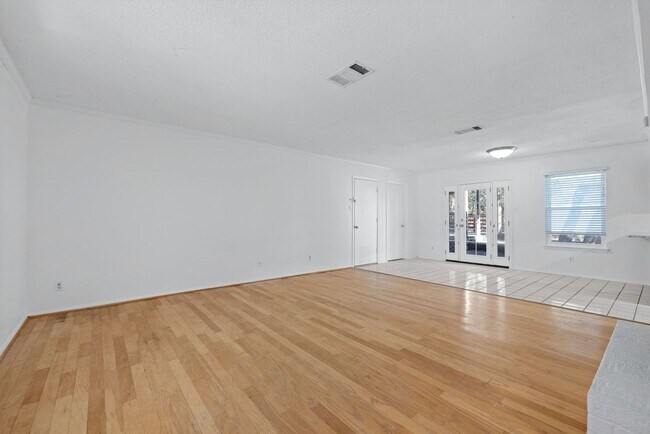 Photo - Happiness on Harcourt!