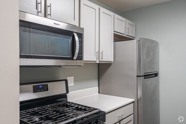 2 habitaciones, 1 baño - 890 pies cuadrados - Cocina - Green Oaks Apartments