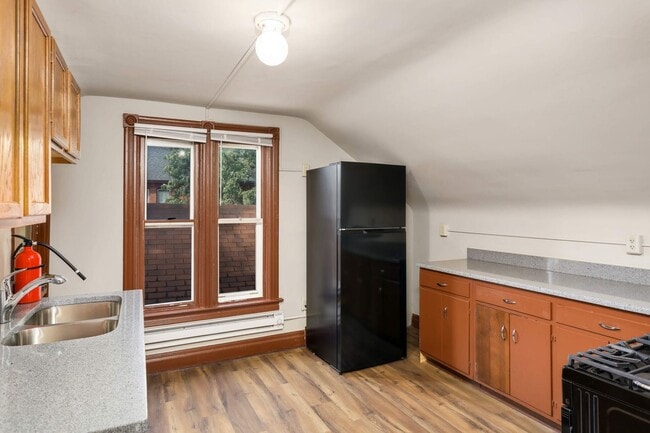 Photo - 375 Erie St Unit Upper