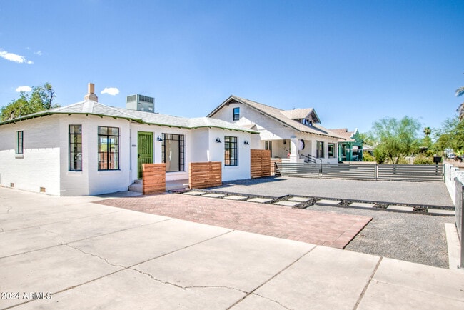 Photo - 322 N 17th Dr