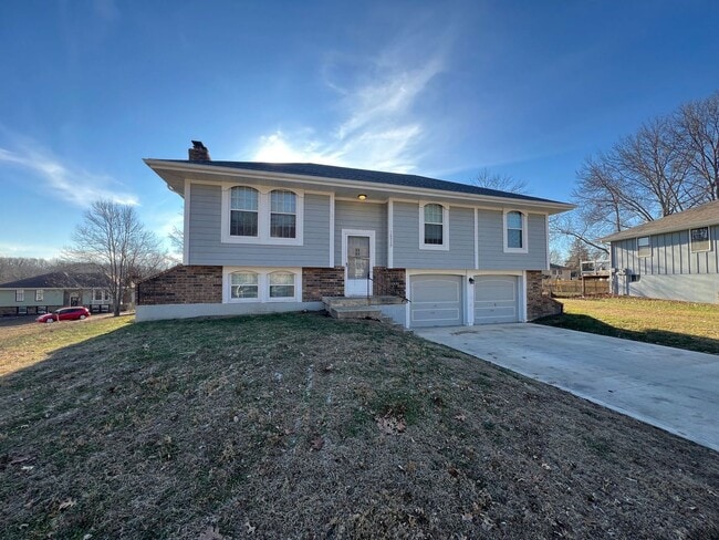 Building Photo - Coming Soon: Spacious 3-Bed/2-Bath Home in Independence!