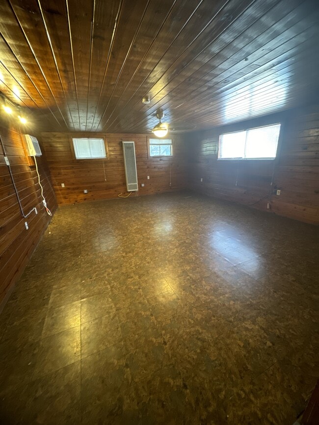 Photo - 405 N Burleson St