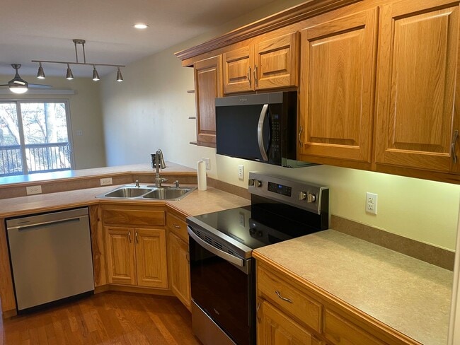 Photo - 4 bed/ 3 1/2 bath