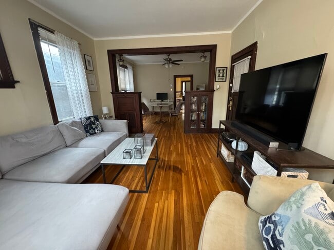 Building Photo - 2516 Bellevue Ave Unit a